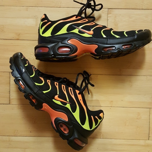 air max plus black volt total orange